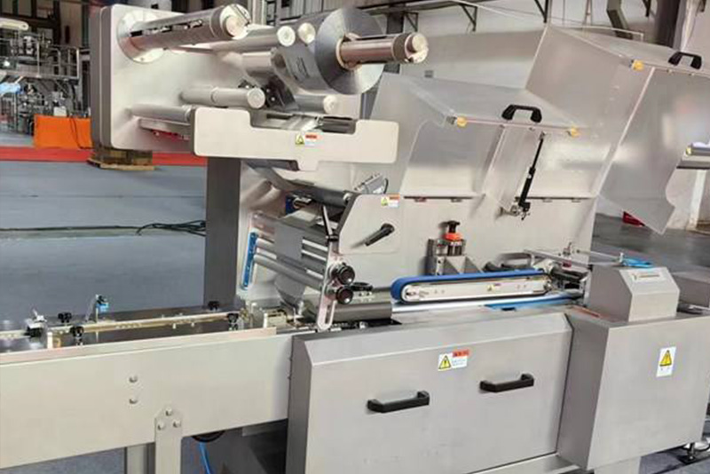 MC-601W Intelligent Pillow Type Packing Machine