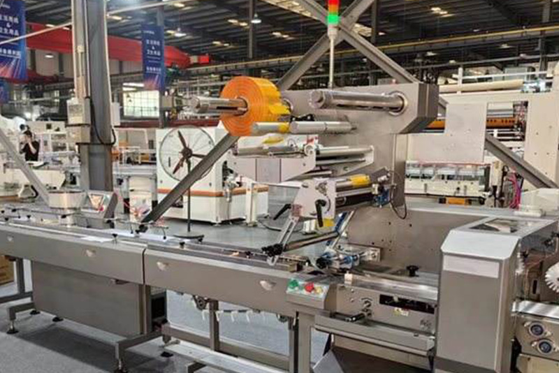 MC-601W-INTELLIGENT-PILLOW-TYPE-PACKING-MACHINE-3