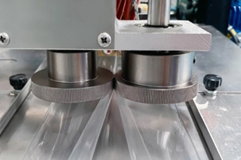 MC-602W Intelligent Pillow Type Packing Machine