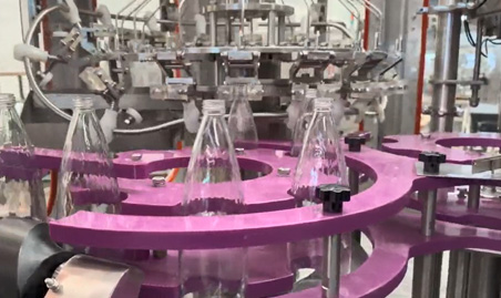 Application Case of 3000-Bottle Glass Bottle Carbonated Beverage Three-in-One Filling Machine