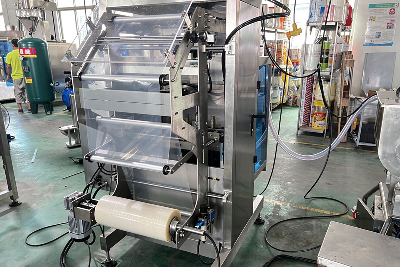 HF-520 Vertical Packing Machine