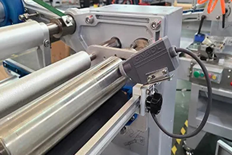 MC-100 Intelligent Pillow Type Packing Machine