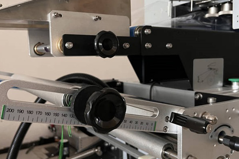 MC-100 Intelligent Pillow Type Packing Machine