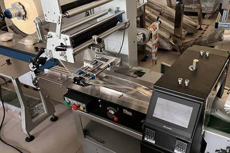 MC-280 Intelligent Pillow Type Packing Machine