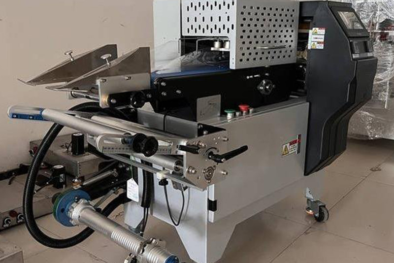 MC-1000 Plus Intelligent Pillow Type Packing Machine