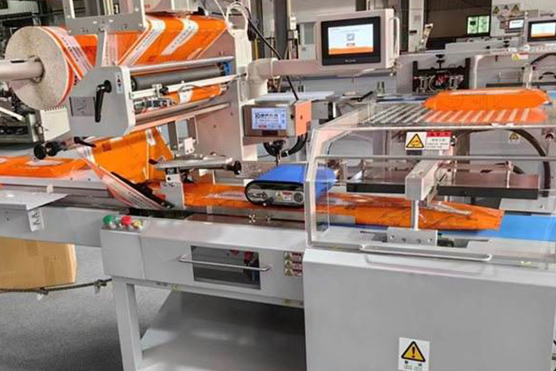 MC-1000 Plus Intelligent Pillow Type Packing Machine