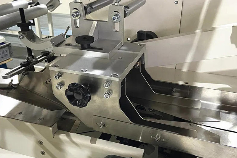 MC-3000 Intelligent Pillow Type Packing Machine